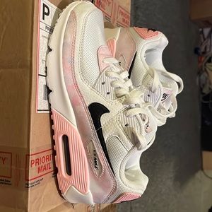 Women’s Nike size 6.5 only worn once and in great condition